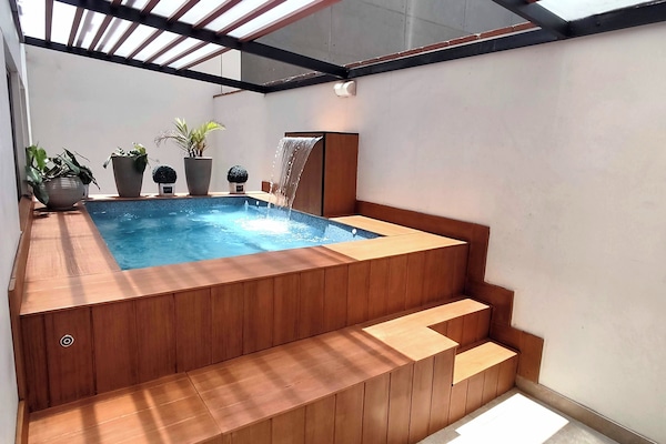 Indendørs pool, opvarmet pool