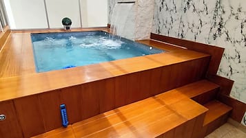 Piscine couverte, piscine chauffée