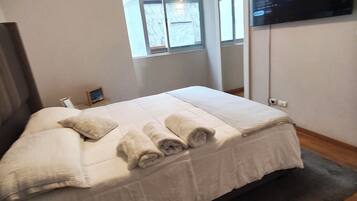 3 bedrooms, iron/ironing board, free WiFi, bed sheets