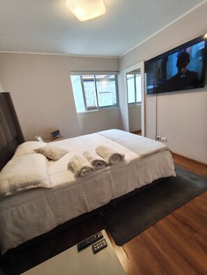 3 bedrooms, iron/ironing board, free WiFi, bed sheets - LUXURY DUPLEX PRIVATE HOT SWIMMING POOL Miraflores  (Miraflores)