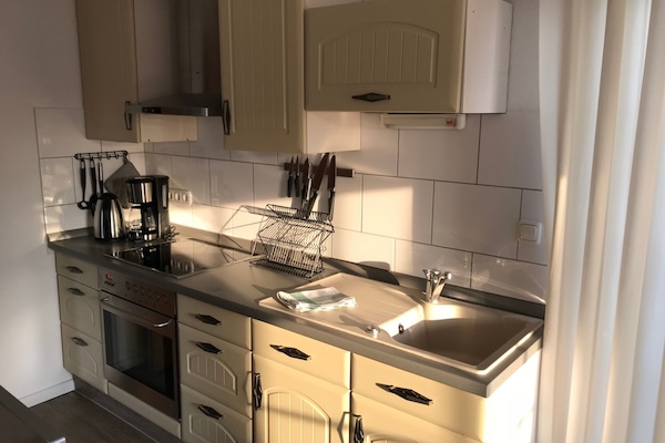 Comfort House | Private kitchen | Fridge, microwave, oven, stovetop