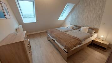 1 bedroom, travel crib, WiFi, bed sheets