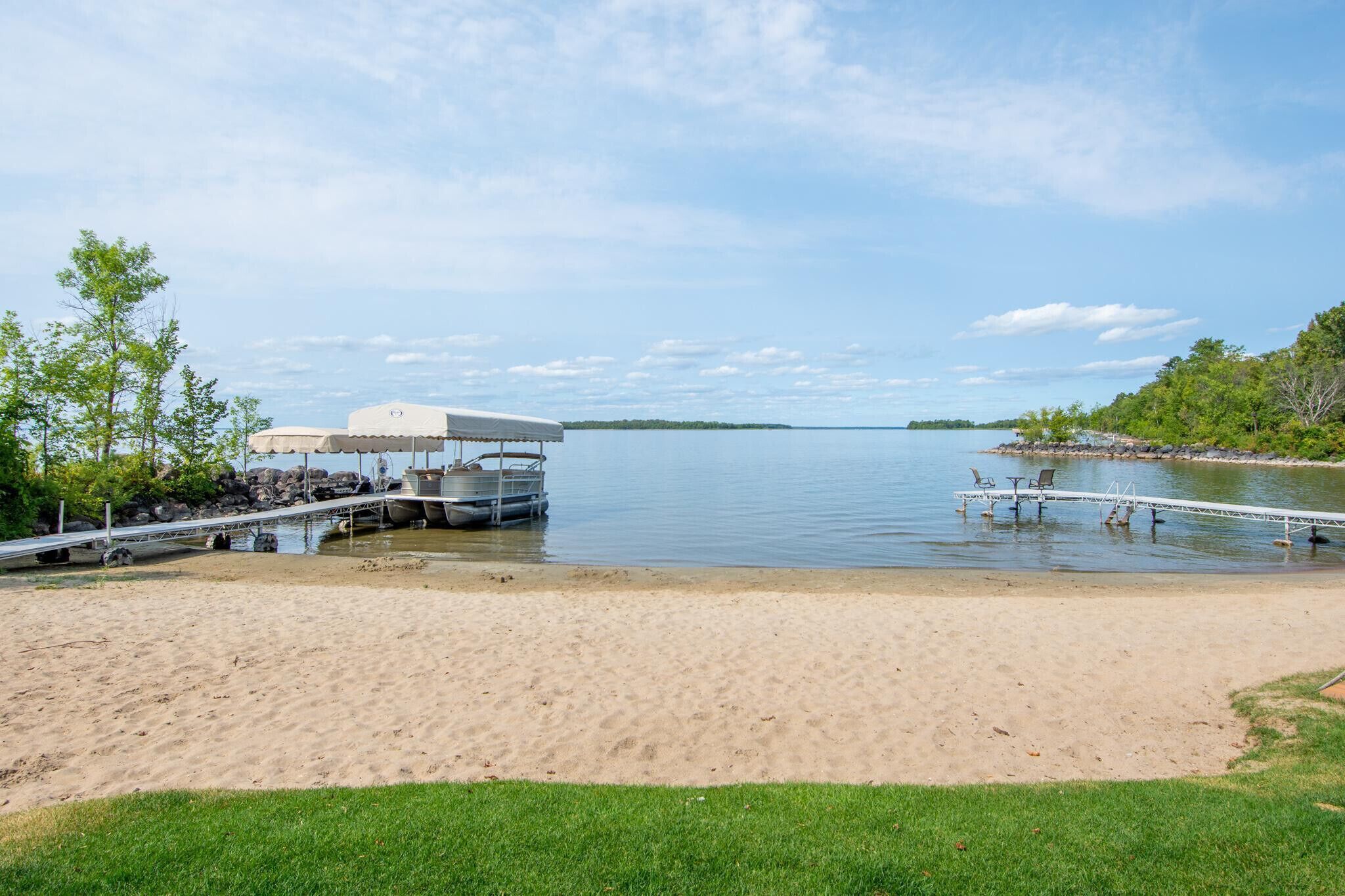 Lake Front Lodge, Leech Lake, with Multiple Cabins, Large Groups & Reunions