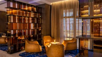 2 bars/lounges, lobby lounge