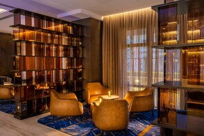 2 bars/lounges, lobby lounge - K Hotel Douala (Douala)