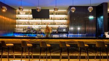 2 bars/lounges, lobbylounge