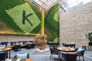 Breakfast, lunch and dinner served