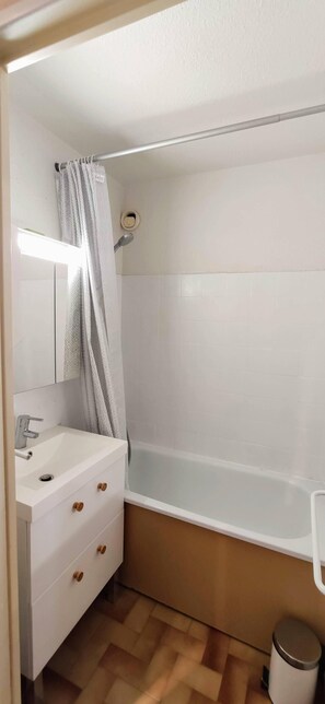 Bathtub