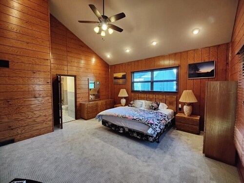 Waterfront home with amazing views!