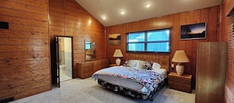 Waterfront home with amazing views!