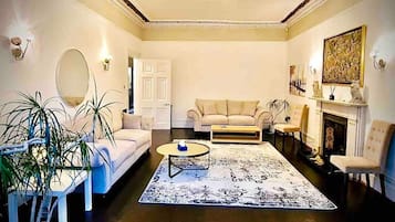 Smart TV, table tennis