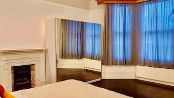 3 bedrooms, in-room safe, iron/ironing board, free WiFi