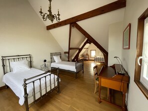 4 Schlafzimmer, Bügeleisen/Bügelbrett, Reisekinderbett, kostenloses WLAN