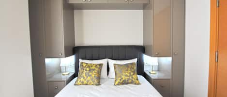 スーペリア アパートメント | 1 室のベッドルーム、低刺激性寝具、ミニバー、客室ごとに異なる装飾