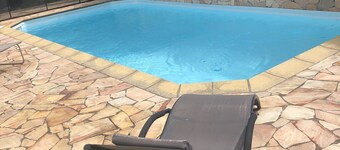 Charming bungalow with swimming pool