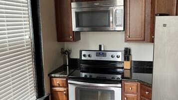 Frigorífic, microones, forn i placa de cuina