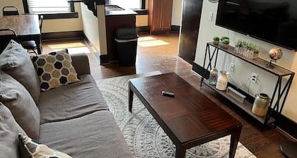523 B - Downtown Apartment Historic Hotel