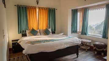 2 bedrooms, desk, iron/ironing board, free WiFi