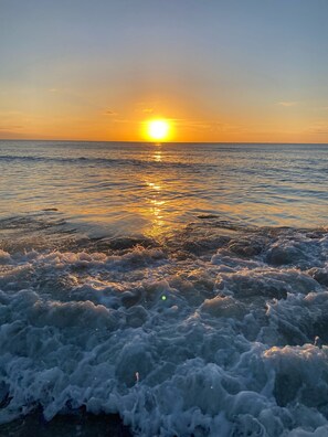 Beach nearby, sun loungers, beach towels