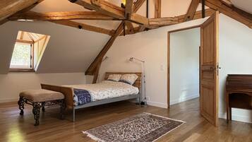 2 slaapkamers, een bureau, een strijkplank/strijkijzer, gratis wifi