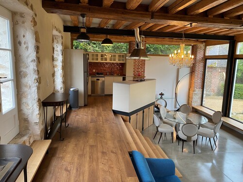 Loft-style apartment beside a golf course in the countryside near Fontainebleau.