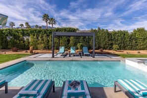 Pool - Desert Daydreams – Luxe Palm Springs Pool Home (Palm Springs)