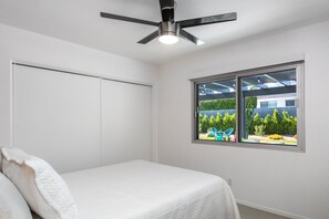 3 slaapkamers, een strijkplank/strijkijzer, gratis wifi, beddengoed