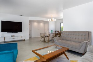 Smart TV, fireplace