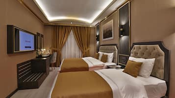 Deluxe Triple Room | 2 bedrooms, premium bedding, minibar, desk