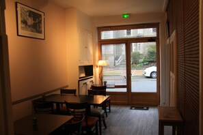 المنشأة من الداخل