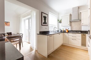 Kühlschrank, Mikrowelle, Geschirrspüler