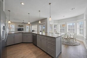 House, 4 Bedrooms | Private kitchenette