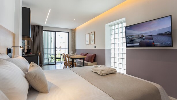 Deluxe Studio Suite | Peralatan tempat tidur premium, gebar bulu kapas, busa memori 