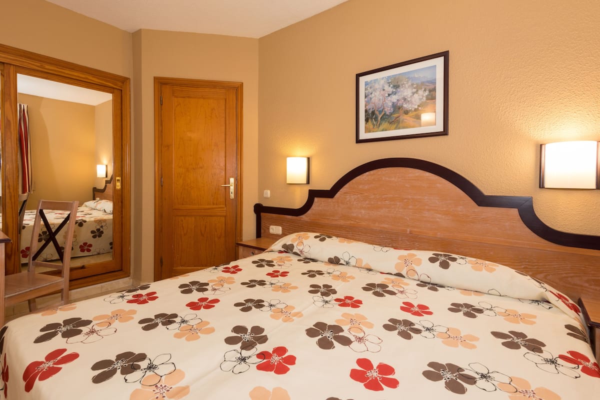 1 bedroom, blackout curtains, iron/ironing board, free WiFi