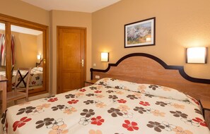 Blackout curtains, iron/ironing board, free WiFi