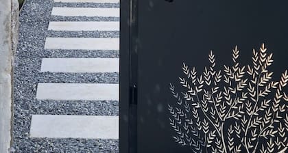 The air-conditioned Mas d'Arthur, in the center of St Rémy, with garden and swimming pool