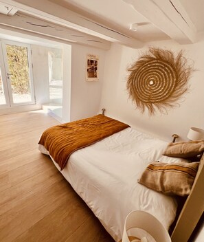 4 bedrooms, in-room safe, desk, iron/ironing board