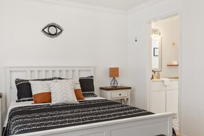 4 bedrooms, WiFi - Luxury Modern 4BR | Hot Tub | Mins to DT & Rainey (Austin)