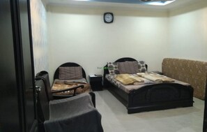 スタンダード トリプルルーム | アイロン / アイロン台、WiFi (無料)