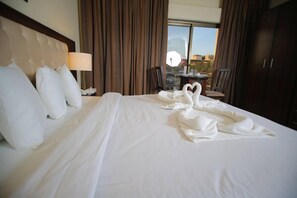 Desk, free WiFi, bed sheets