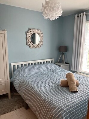 3 室のベッドルーム、アイロン / アイロン台、旅行用ベビーベッド、WiFi (無料)