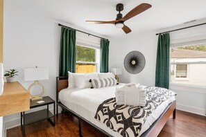 2 bedrooms, iron/ironing board, internet