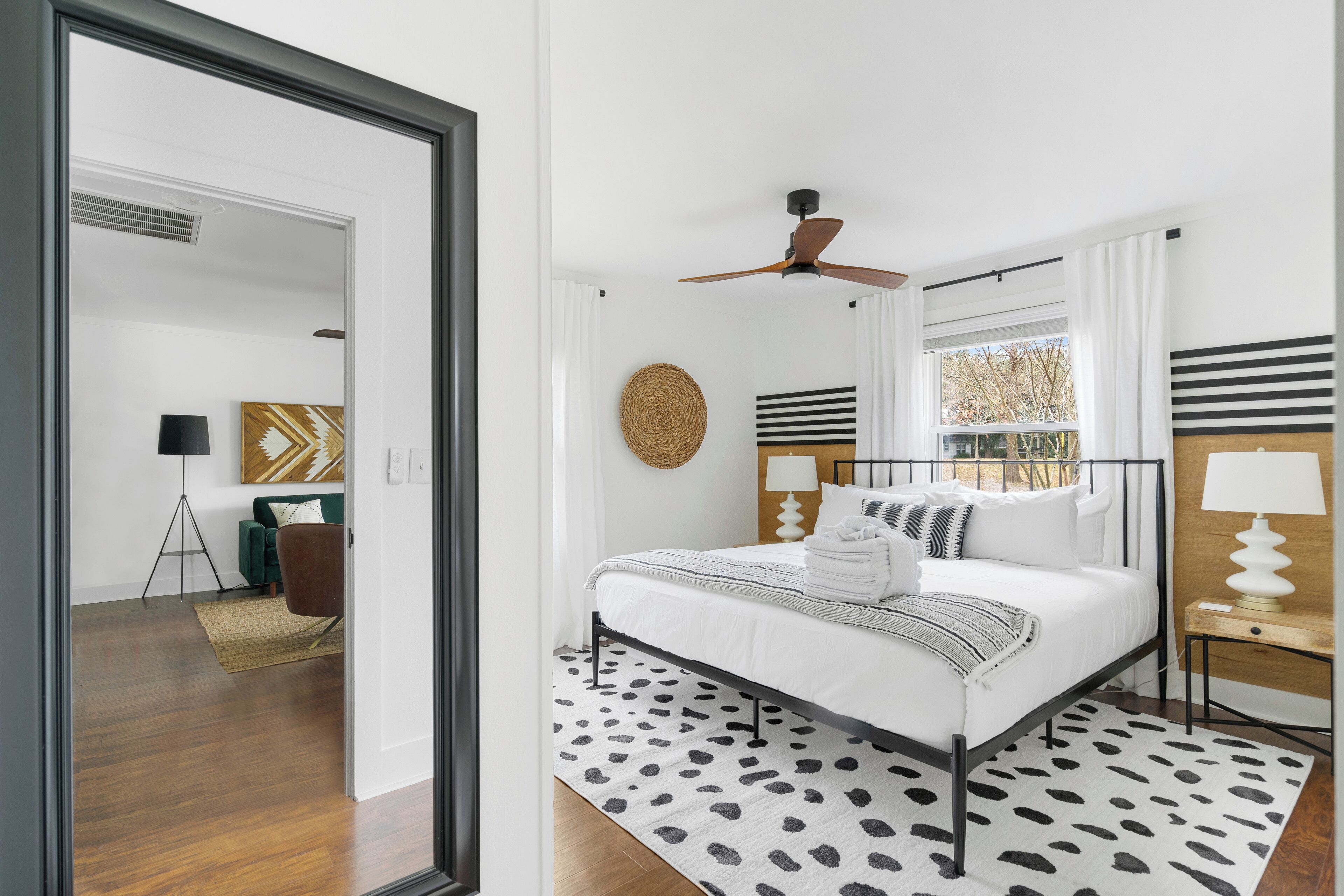 2 bedrooms, iron/ironing board, internet