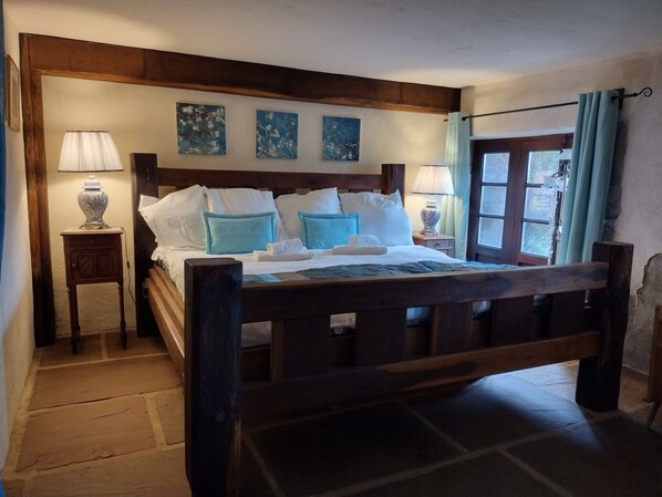 7 bedrooms, iron/ironing board, free WiFi, bed sheets