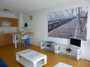 Interior - 1-bedroom apartment, south-facing terrace, swimming pool, parking space (La Rochelle)