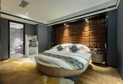Zhedong Chuyue International Hotel