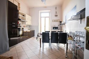 Kühlschrank, Mikrowelle, Geschirrspüler