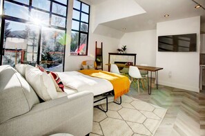 1 soverom, skrivebord, strykejern/-brett og wi-fi (inkludert)