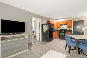 Suite, 1 King Bed, Non Smoking, Kitchen (with Sofabed) | Private kitchen