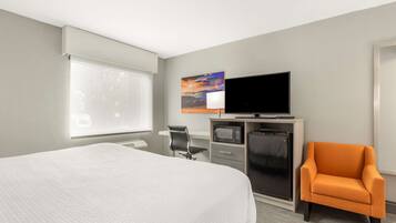 Standard Room, 1 King Bed, Accessible, Refrigerator & Microwave